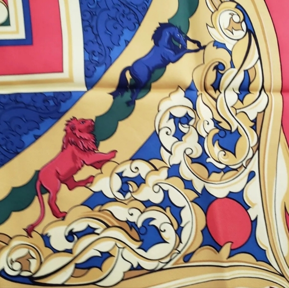 π¨π΅ Hermes silk scarf  authentic 90X90 cm red and gold π¨π΅ - Picture 3 of 7
